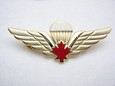 JUMP WINGS PIN CANADIAN RED LEAF PARACHUTE GOLD SERVICE LAPEL PIN CANADA PRIDE