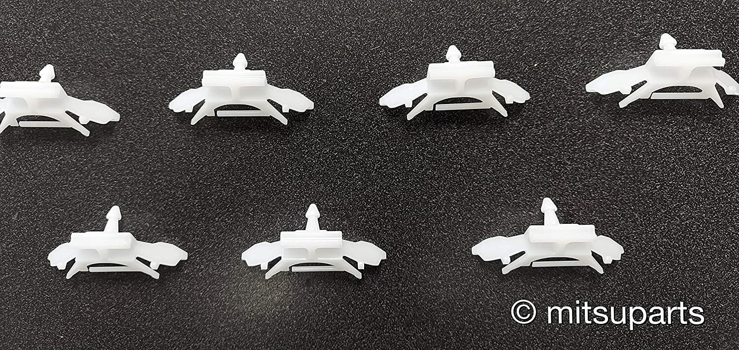 ミハル Genuine Mitsubishi Hatchback Liftgate Lower Reveal Molding