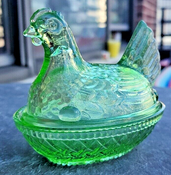 Wilkerson Art Deco Trinket Key Lime Hen Chicken Glow Glass On Basket 3.25" Wide
