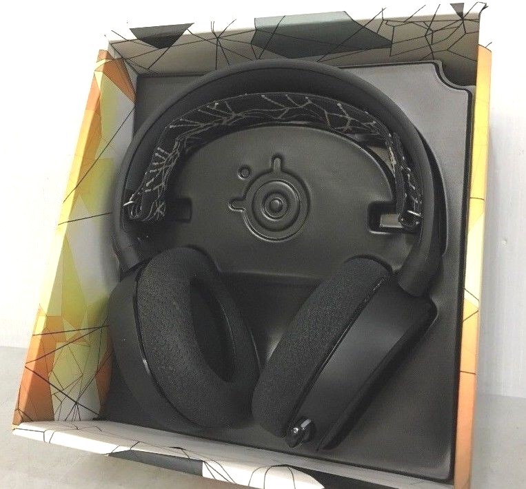 SteelSeries Arctis 5 Gaming Headset with RGB Illumination and DTS Headphones