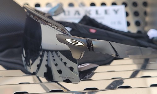 Pre-owned Oakley Encoder Strike 9235-0139 Sunglasses Matte Black W/prizm Black Vented