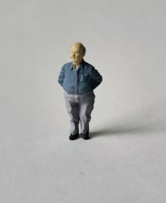 Arttista #704 - Standing Man - S SCALE Figure - Model Trains - NEW
