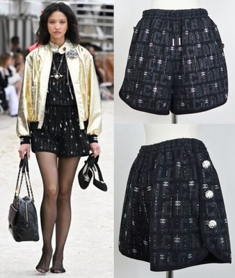 23c CHANEL Logo Coco Buttons Sweat Shorts 38