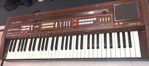 Vintage Casio Casiotone 701 Keyboard/Synthesizer 1981 Vintage Casio Casiotone 701 Keyboard/Synthesizer 1981