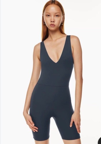 ARITZIA BABATON キャミワンピ アイボリー Aritzia The Group by Babaton Evelina Dress midi racer tank