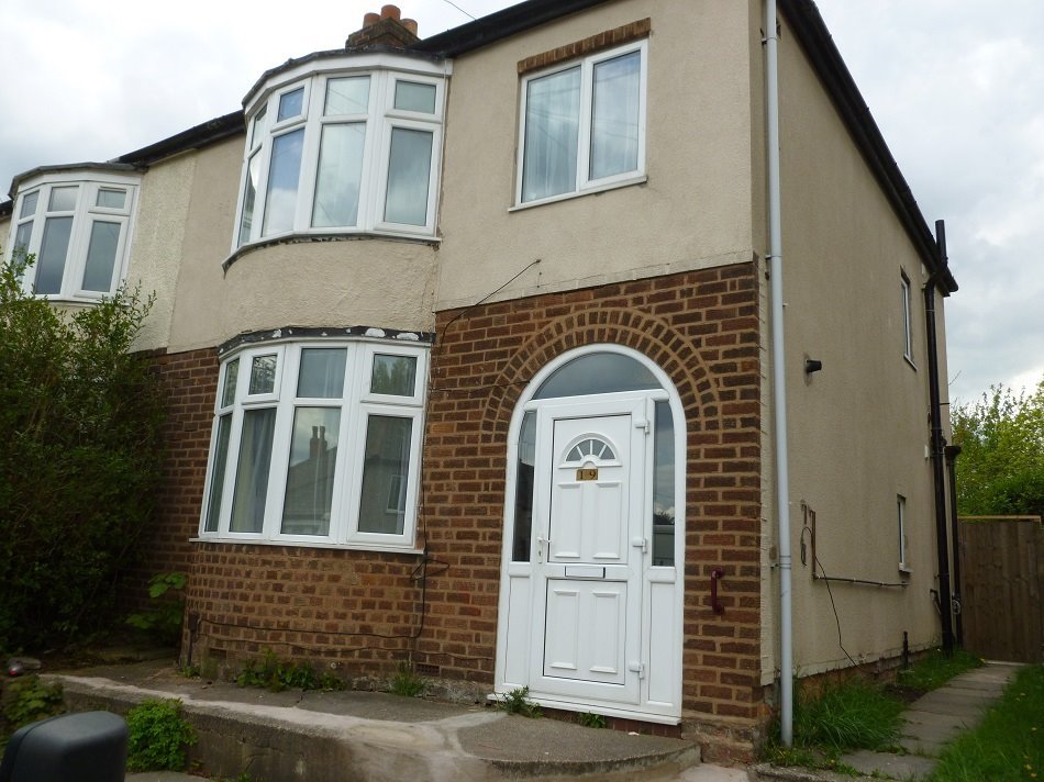 Bilston houseshare close to Wolverhampton College and 12 minutes bus