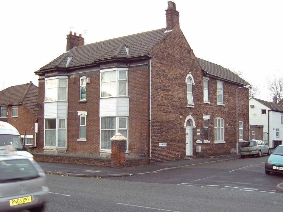 Spacious Studio in Traditional Property, Bilston Wolverhampton. Move in