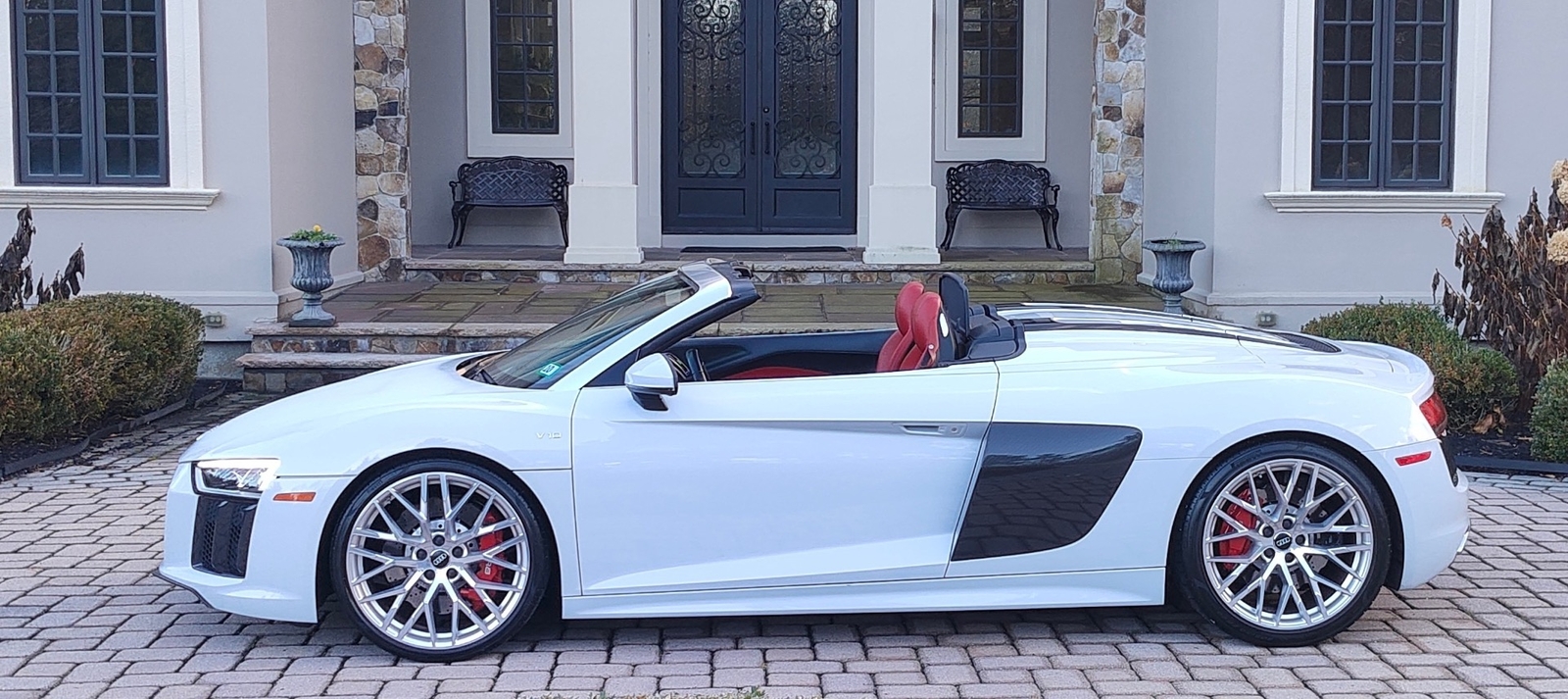 Owner 2018 Audi R8 5.2 quattro V10 Spyder