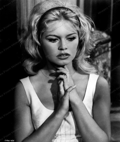 Brigitte Bardot VIES PRIVÉES 写真集 Actress Brigitte Bardot on the set of Vie Privee