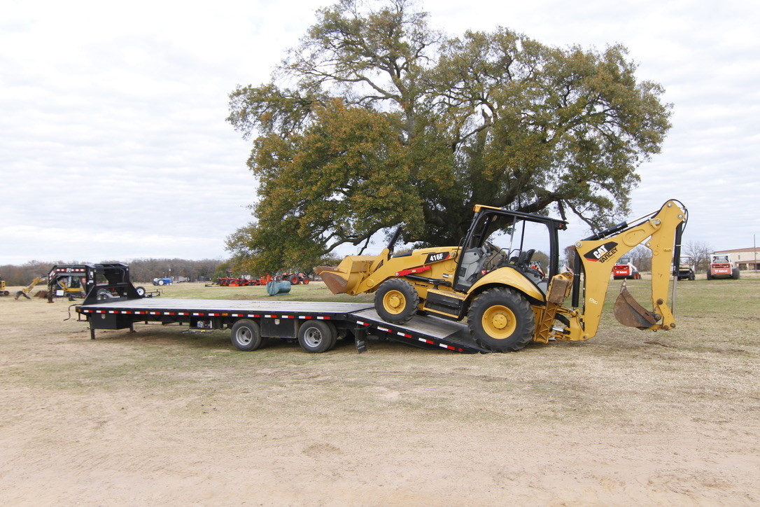 PJ Trailer HD 37ft Flatdeck with Hydraulic Dove Tail 12,000# Hyd/Disk LOADED