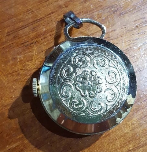 VINTAGE ? LUCERNE LADIES PENDANT WATCH ? HEART BEATS ? GOLD TONE ? RUNS WELL