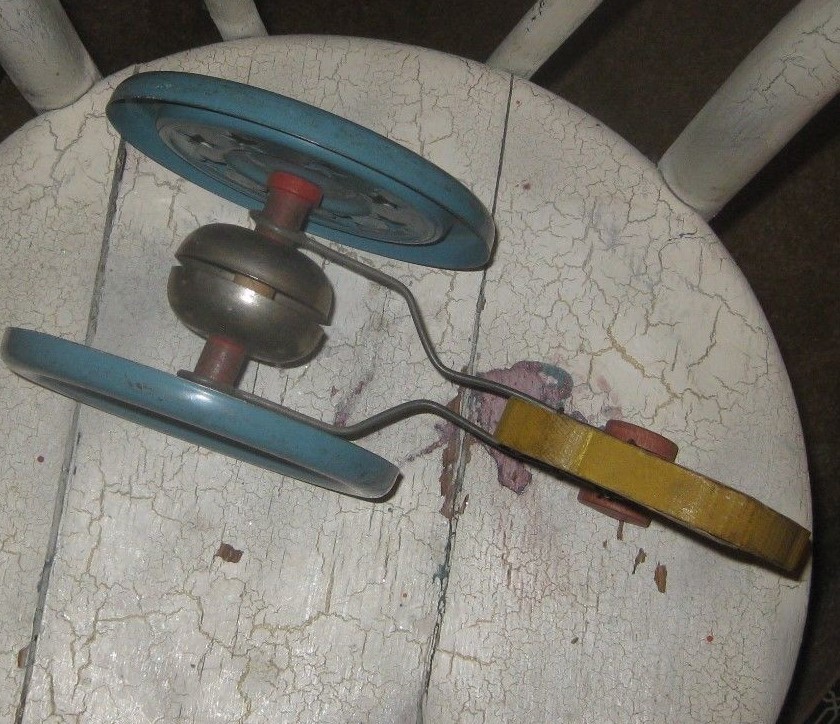 Antique Ringing Jingling 1940 Floor Pull Toy Wood  Mouse Gong Bell Toy Co