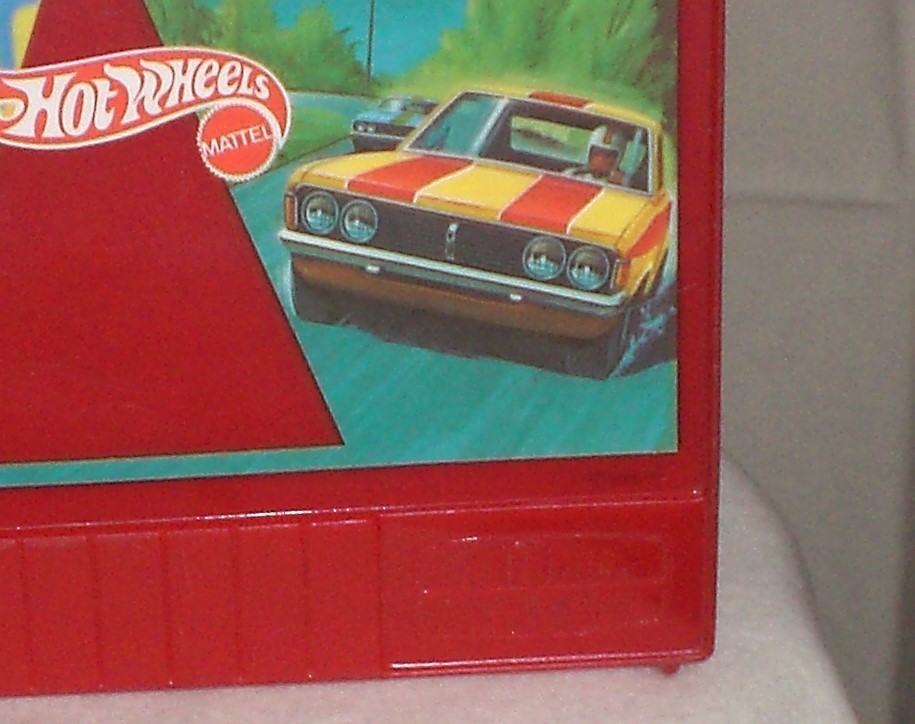 Vintage 1972 Hot Wheels Plastic Lunch Box W/1973 Thermos Complete.