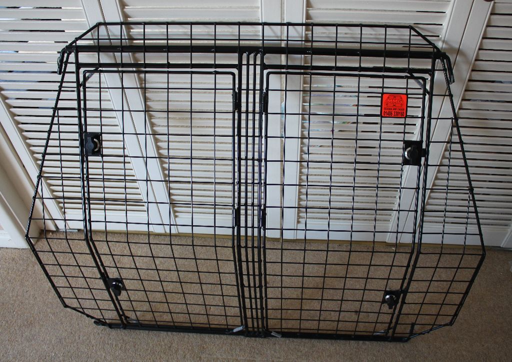 MMG Dog guard and tailgate guard for Kia Sportage 2006 in Wickford, Essex Gumtree