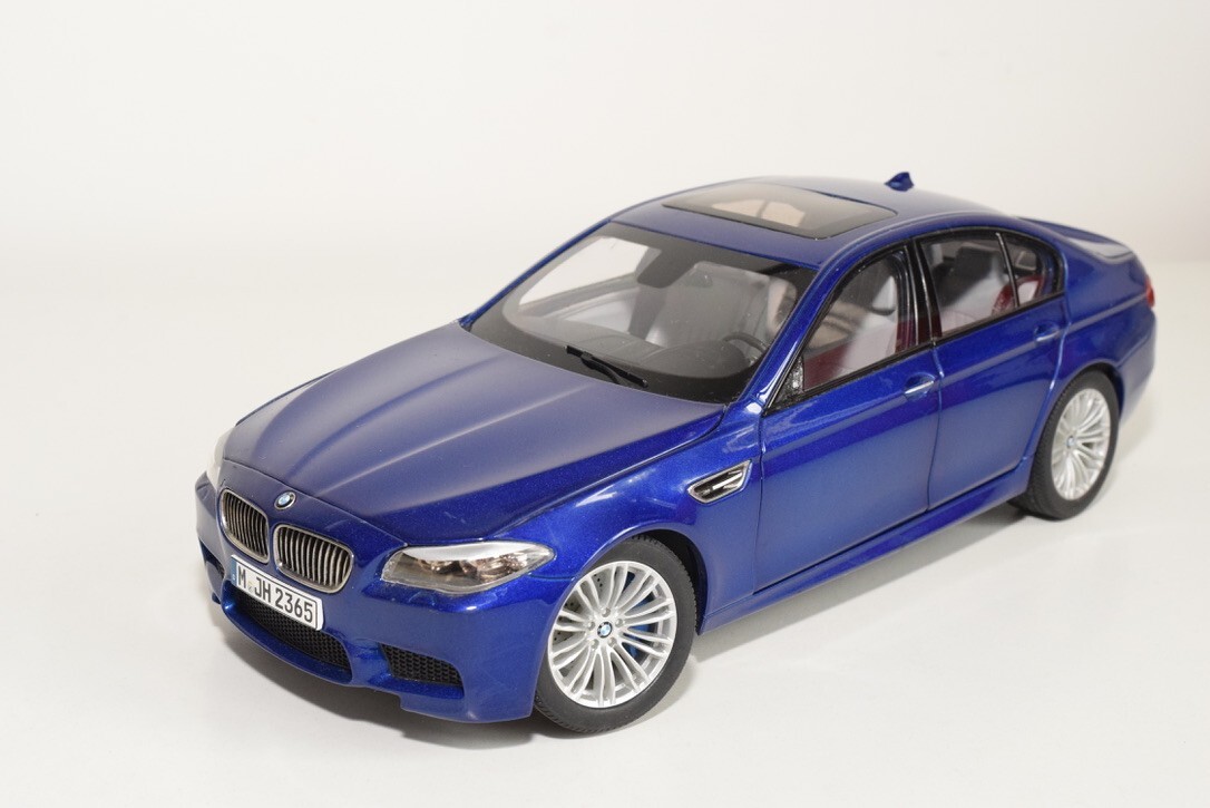 BMW M5 ミニカー 1/43 ブルー B13 1:18 PARAGON DEALER BMW M5 METALLIC BLUE GOOD COND. VERY