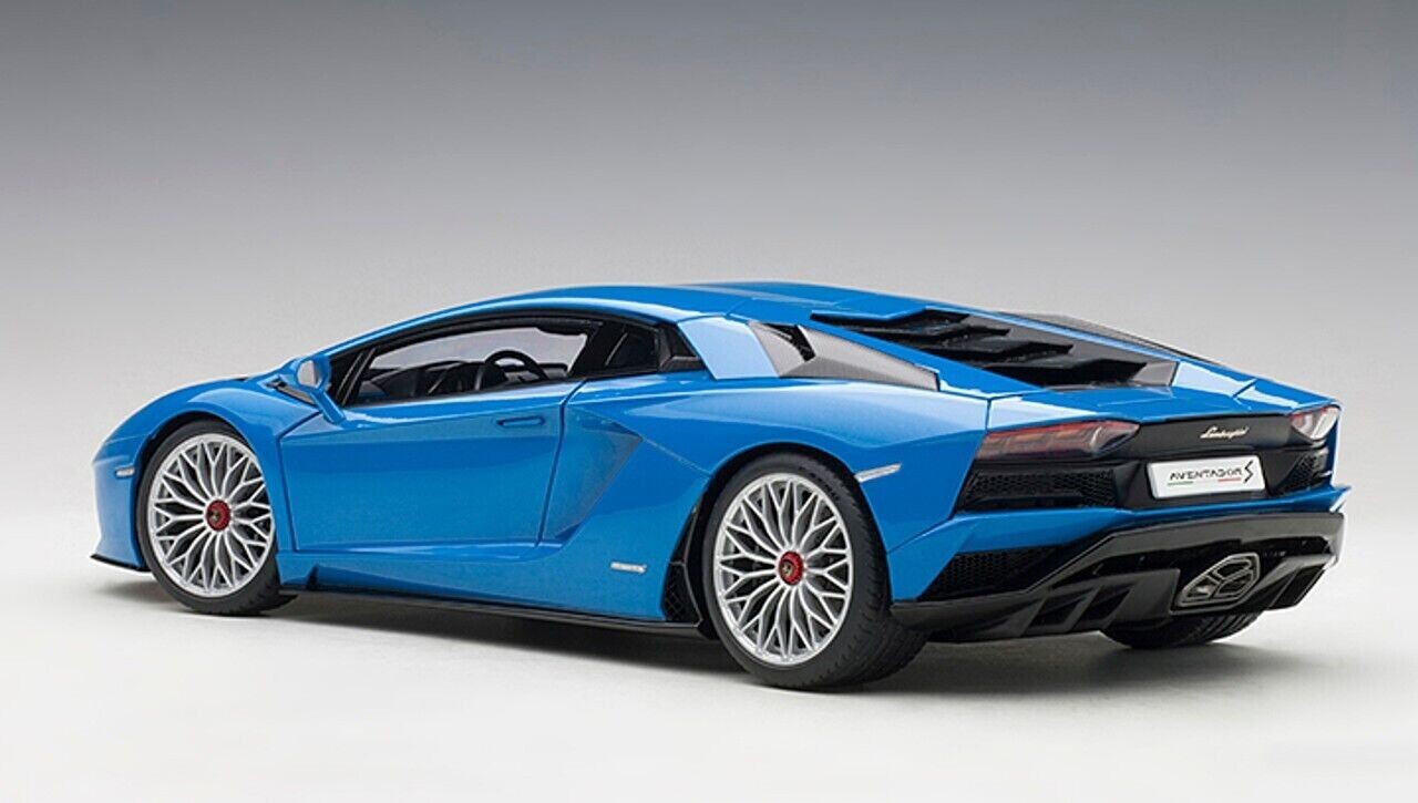 1/18 Lamborghini Aventador S Blu Nila/ Pearl Blue Model Car