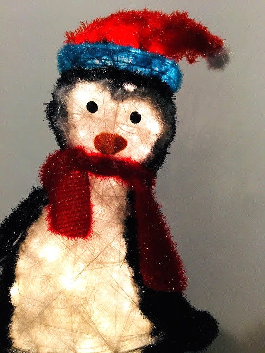 Big Lighted Prelit Penguin Sculpture Metal Frame & Tinsel Christmas yard Decor