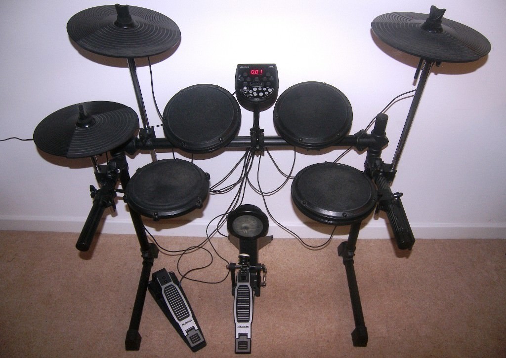Alesis DM6 USB Electronic Drum Kit with Snare , Bass Drum , TomToms
