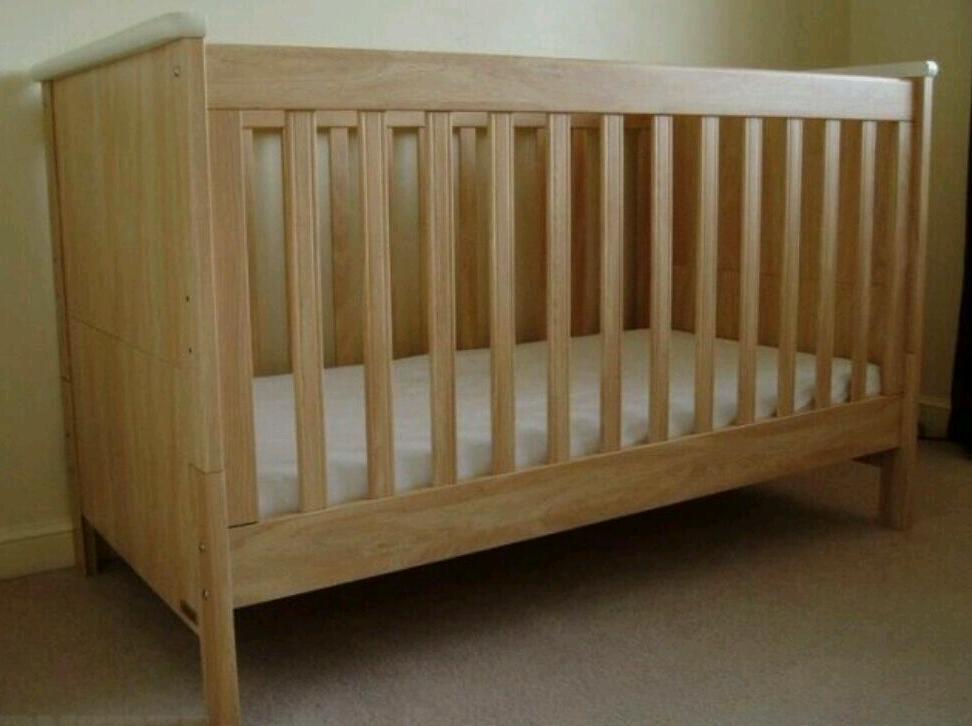 Mamas and papas murano cot bed in Bletchley, Buckinghamshire Gumtree