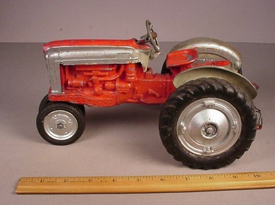 Vintage 1950's Hubley metal Tractor 1:16 diecast Farm Toy International  Red