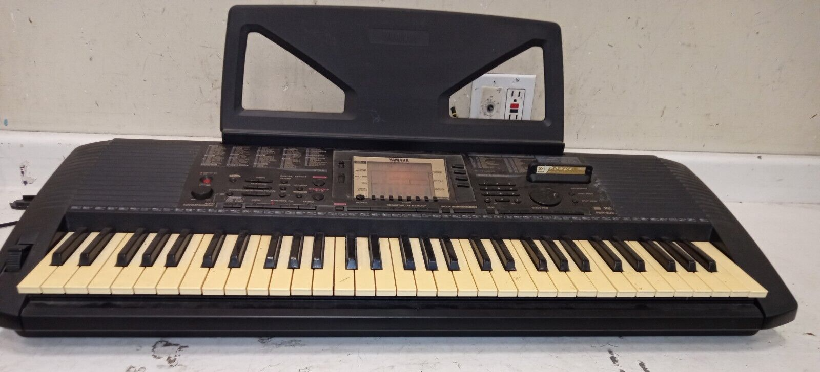 YAMAHA PSR-530 General Midi XG Piano Keyboard AC + Music YAMAHA PSR-530 General Midi XG Piano Keyboard AC + Music