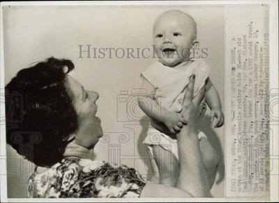 1958 Press Photo Tulsa juvenile matron holds Paul Readdy was traded for truck.