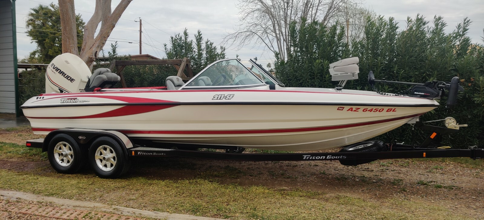 2007 Triton SF211 Fish & Ski 21’ w/ 225HP Evinrude E-tech