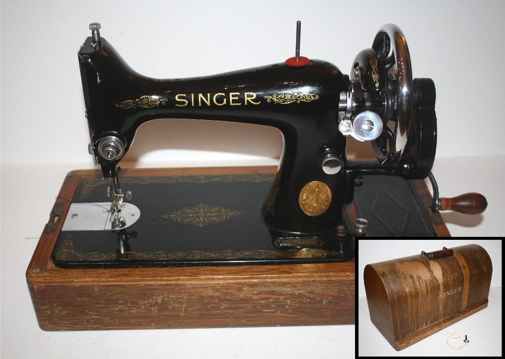 Hand cranked Singer sewing machine 1940 Vintage Antique. VGC wooden