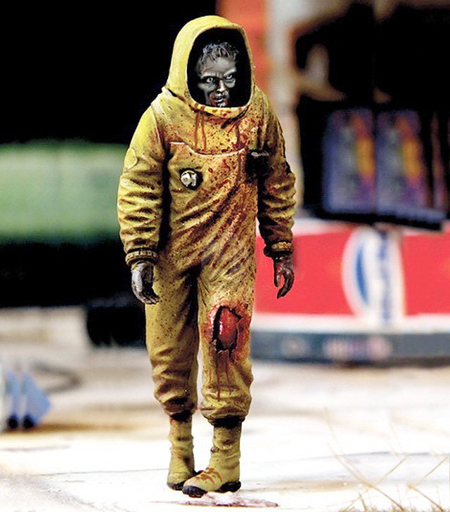 Royal Model 1/35 Zombie in NBC Coverall Fictional Undead (Zombie Series) 763