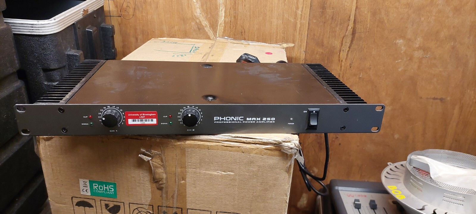 美品！PHONIC MAX 2500 PLUS パワーアンプ im_max2500plus_front.jpg