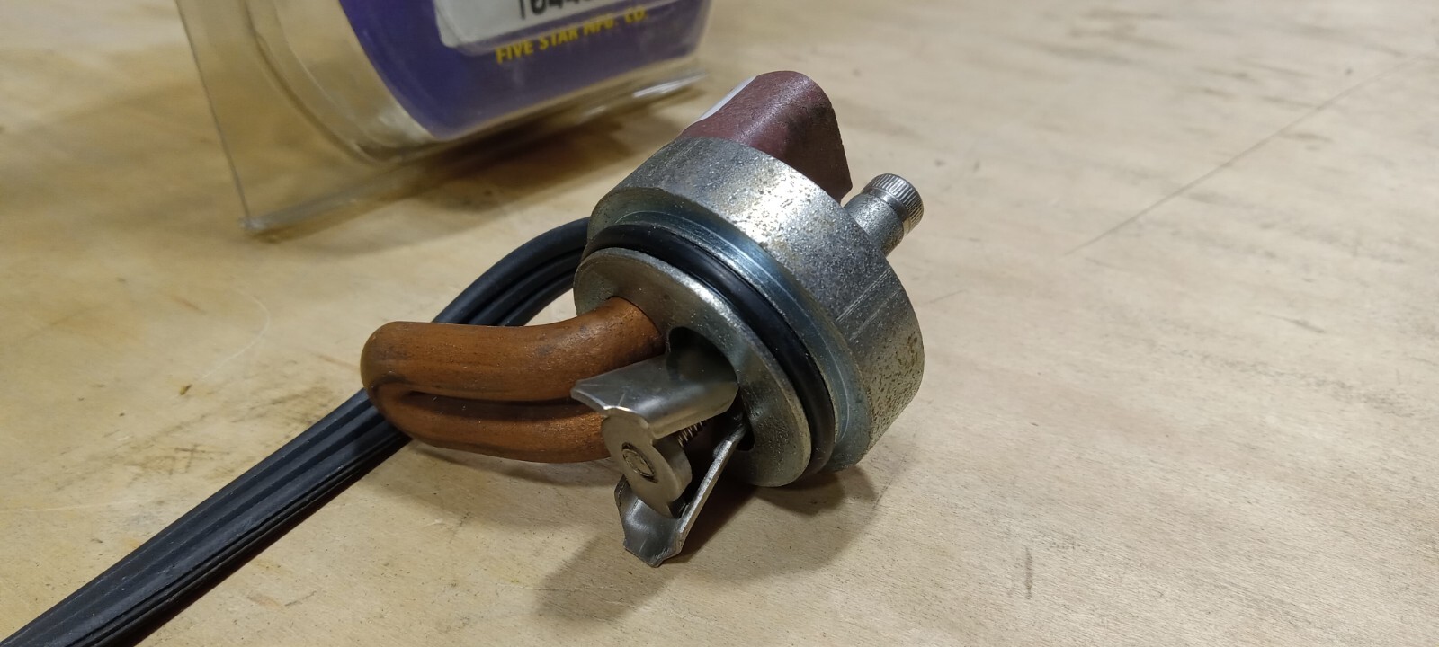 KAT'S 10448 Engine Block Heater 1-3/8" Freeze Plug 110AC 400W NRTL/CLR93521