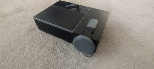 DELL 1610HDプロジェクター 本体と付属品 使用時間60時間 Dell 1610HD DLP Projector Specs