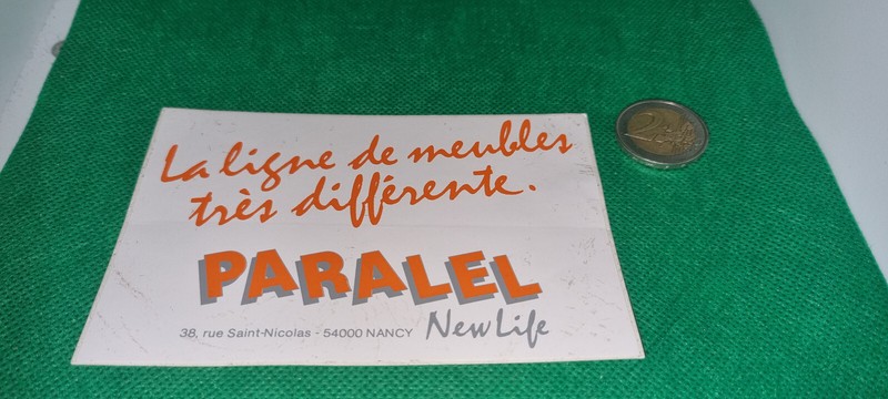 Autocollant La Ligne De Meubles TrÃ©S DiffÃ©Rente Paralel