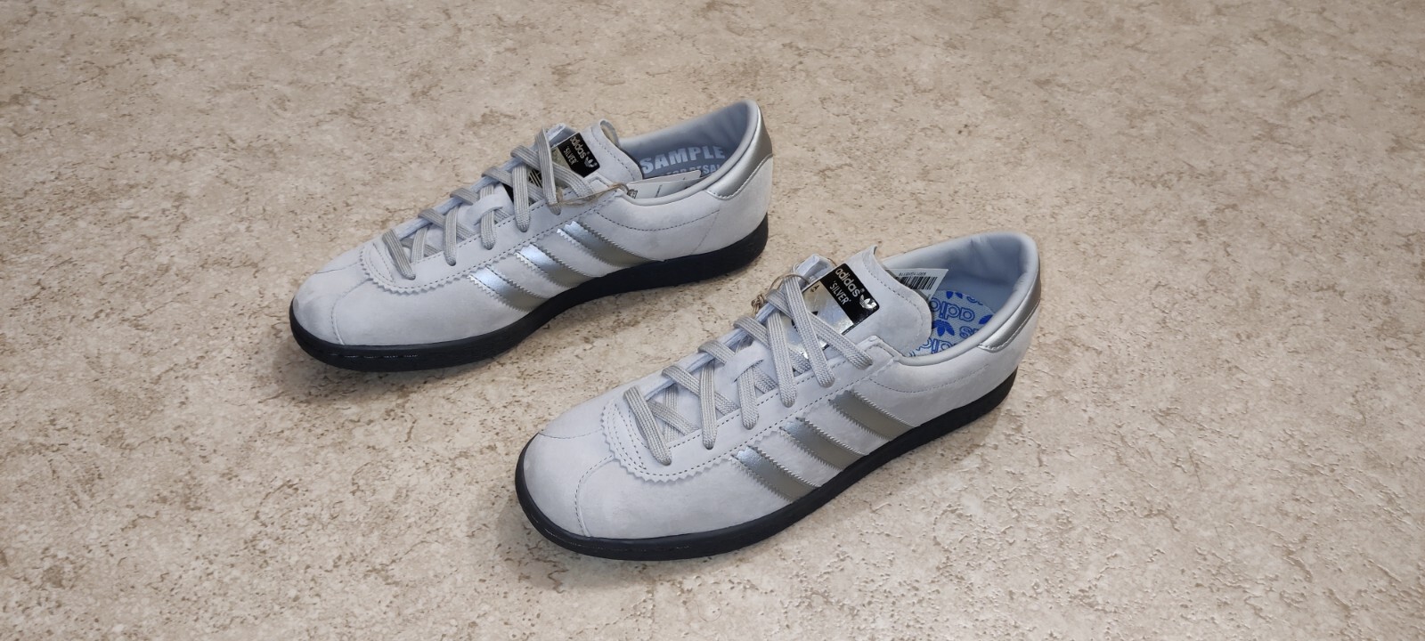 ADIDAS SAMPLE SILVER SIZE ? CITY SÉRIES TAILLE UK 8 1/2 EUR ADIDAS SAMPLE SILVER SIZE ? CITY SÉRIES TAILLE UK 8 1/2 EUR
