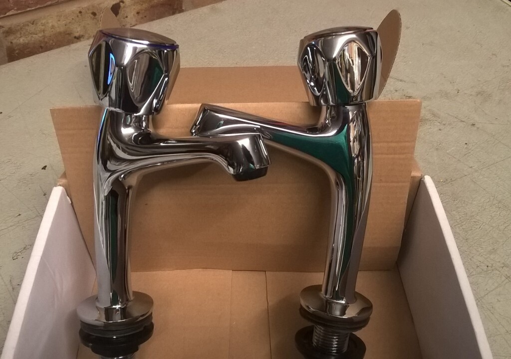 PAIR OF MODERN CROSS HEAD BATH/BASIN TAPS | in Warwick, Warwickshire ...