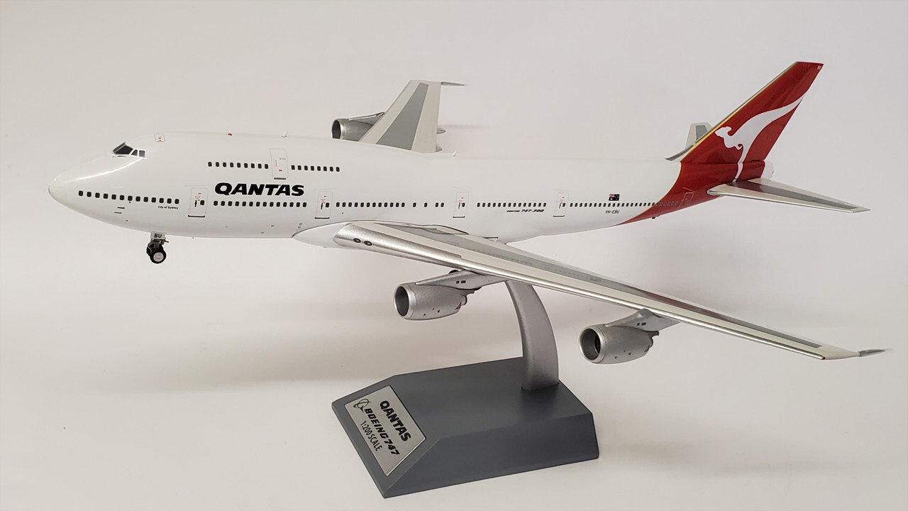 BOEING 747-300 QANTAS REG: VH-EBU WITH STAND - INFLIGHT 200