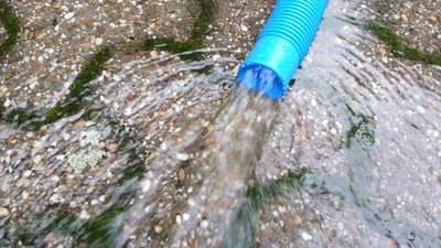 Pool-Glas-klares-Wasser-fuer-immer-