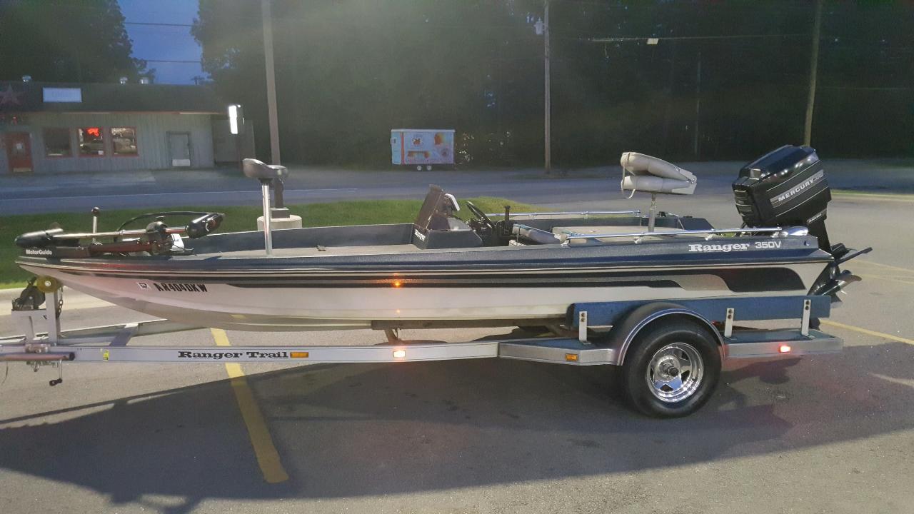 1986 Ranger Bass Boat 350V 18 FT Fiberglass 150 Black Max Mercury 2 Graphs MINT!
