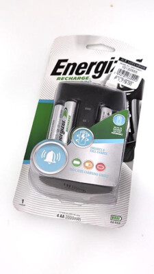 Energizer Recharge Pro AA Battery Charger w 4 AA NiMH Rechargeable Batteries New