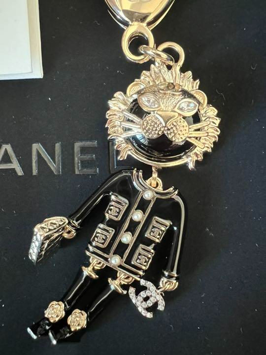 Chanel Lion CC Logo Enamel Crystal Pearl Bag Black Jacket Chanel Lion CC Logo Enamel Crystal Pearl Bag Black Jacket