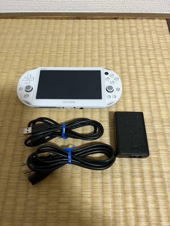 SONY PlayStationVITA 本体  PCH-2000 ZA12 PS Vita PCH-2000 ZA12 Wi-Fi PlayStation Model Slim White