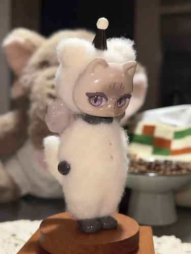 F.UN MOLINTA CHASING LIGHT SERIES BLIND BOX FIGURES【White Cat