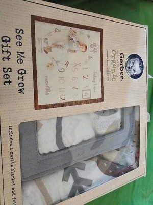 Gerber Organic Muslin Monthly Birthday Blanket + Felt Frame See Me Grow Gift Set