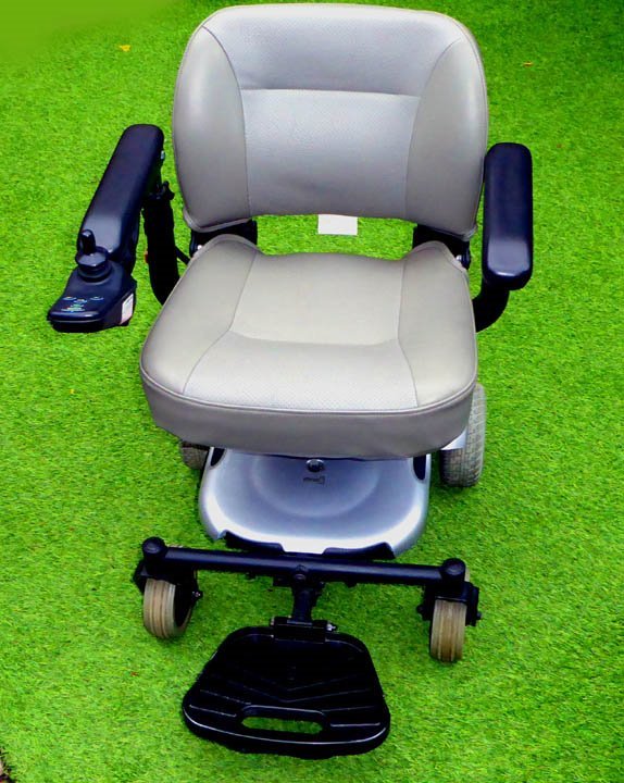 A VERY NICE INDOOR/OUTDOOR ELECTRIC MOBILITY CHAIR FOR SALE. | in