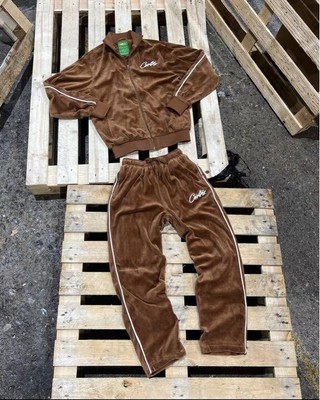 Corteiz VVS TRACKSUIT (JACKET + TROUSERS) CRTZ BROWN VVS Corteiz VVS TRACKSUIT (JACKET + TROUSERS) CRTZ BROWN VVS