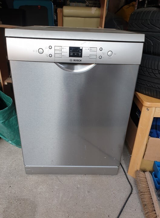 Broken Dishwasher Free to collect (Believe heating element broken) in Waterlooville, Hampshire