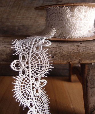 1.5'' Vintage scalloped Embroidered Ivory Cotton Crochet Lace Trim - 5 yards