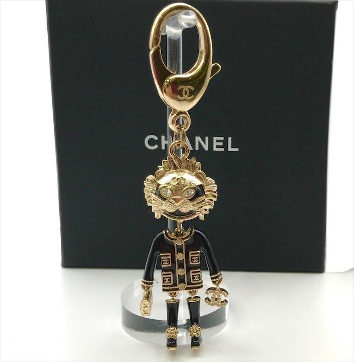 Chanel Lion CC Logo Enamel Crystal Pearl Bag Black Jacket Chanel Lion CC Logo Enamel Crystal Pearl Bag Black Jacket