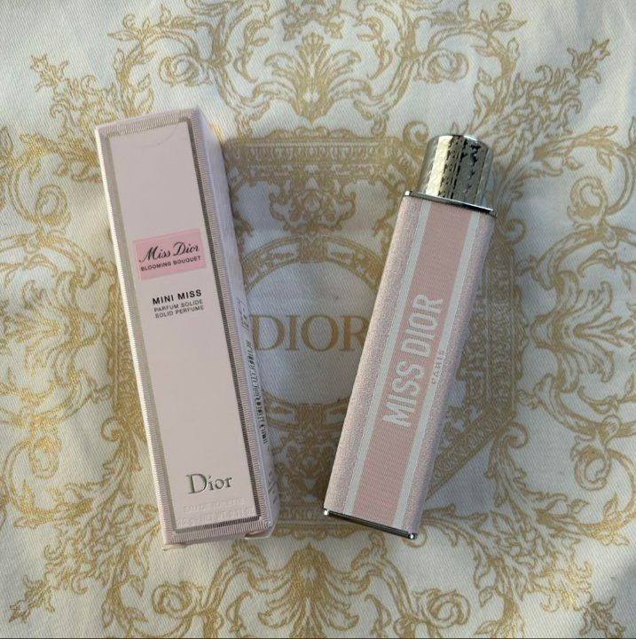 Miss Dior Eau de Parfum リボン付き