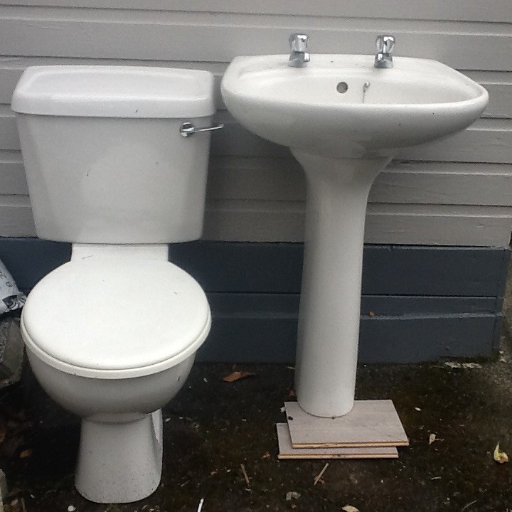 Toilet and wash hand basin in Londonderry, County Londonderry Gumtree
